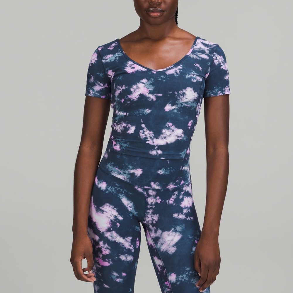Lululemon || Align T-Shirt || Circulate Tie Dye Mineral Blue Multi || 14 || NWT - Picture 1 of 3